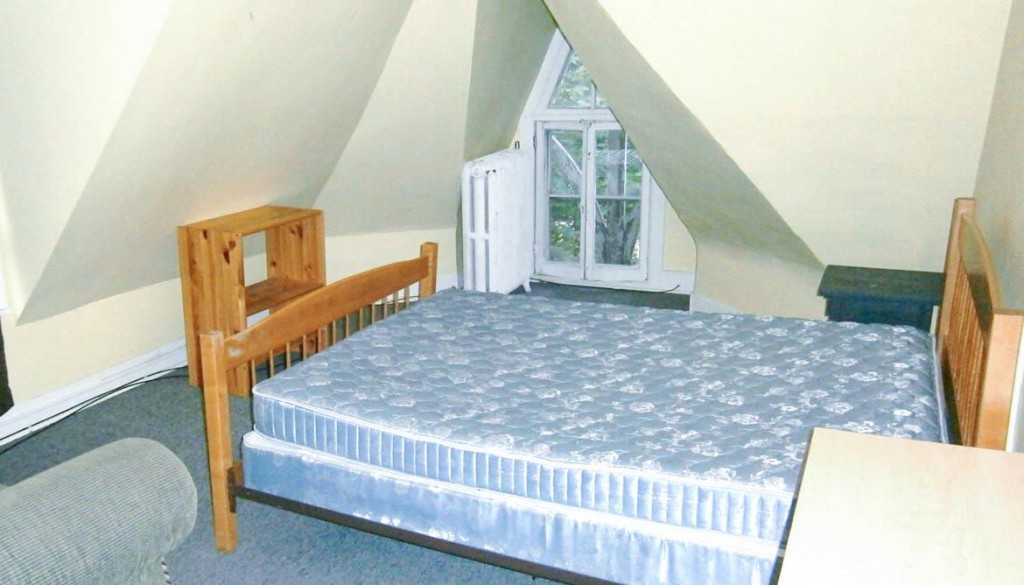 Student apartments for rent in Ithaca 105 Dewitt Place Apartment 7
