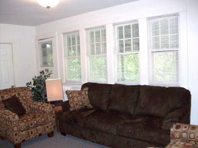 Student apartments for rent in Ithaca 109 Dewitt Place